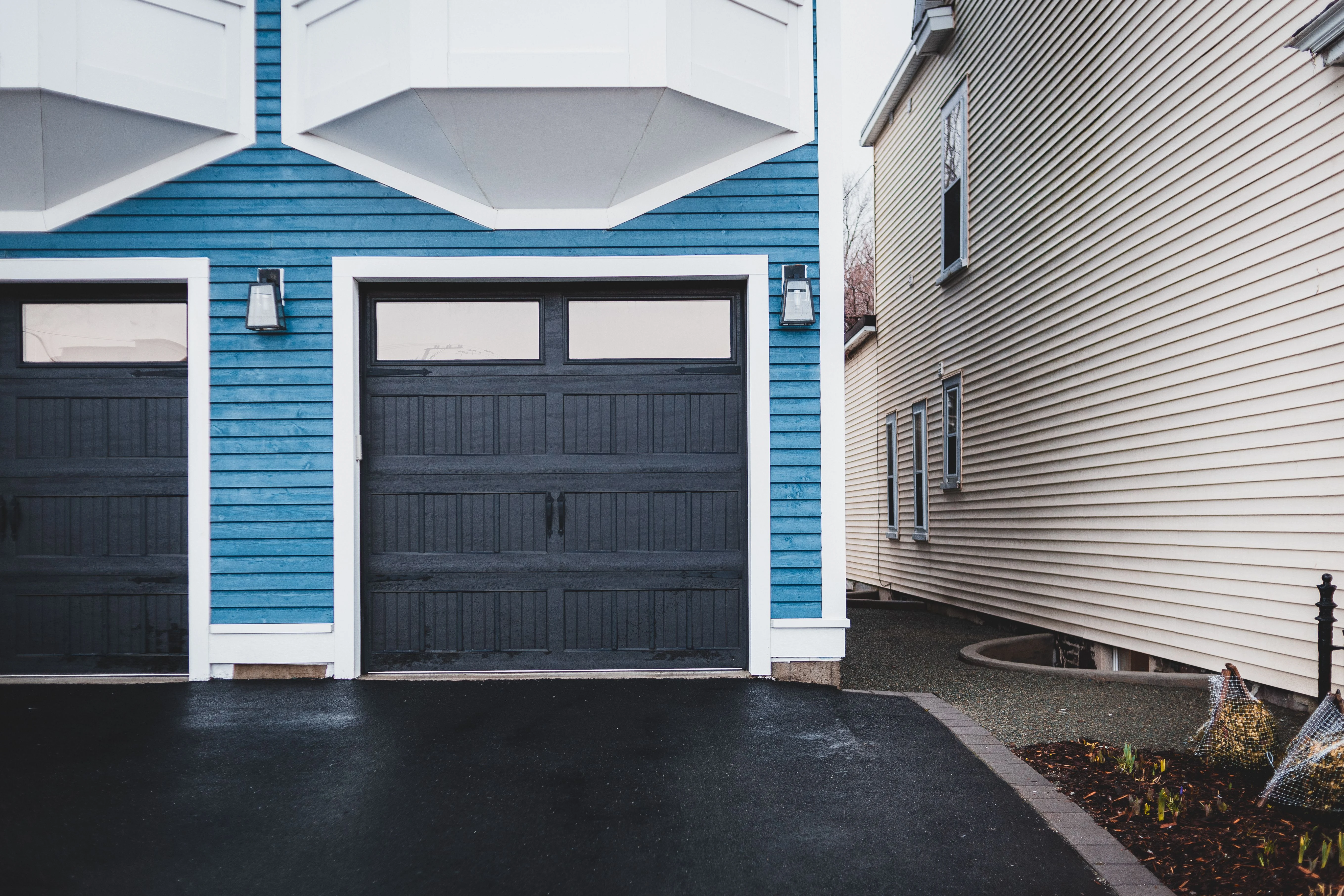 Residential garage door in Allen