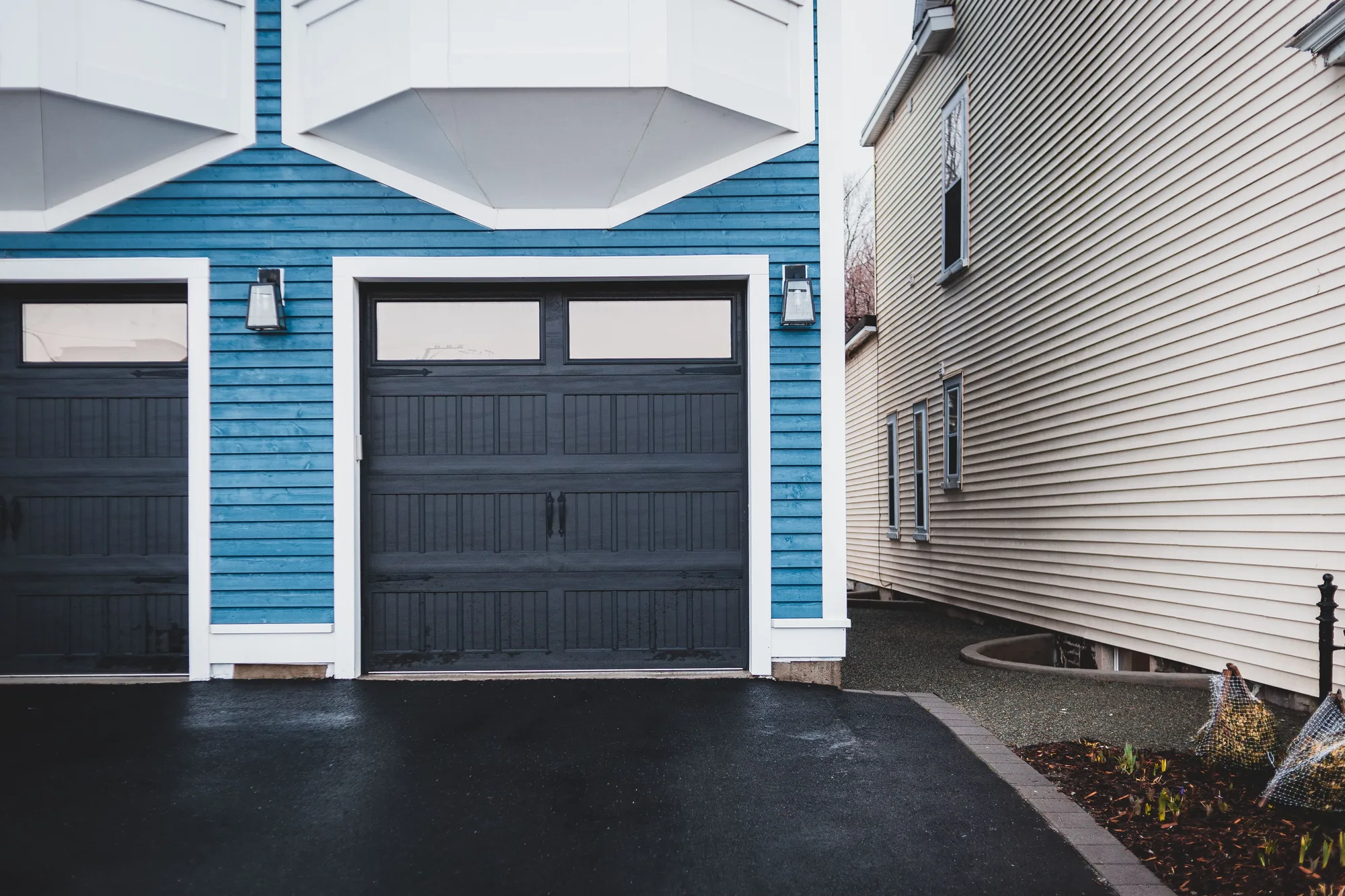 Residential garage door in Melissa
